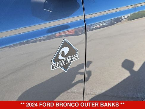 Used 2024 Ford Bronco Outer Banks AWD/4WD image 12