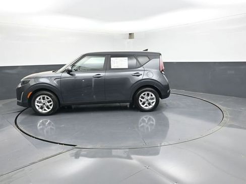 Used 2025 Kia Soul LX w/ LX Technology Package FWD image 4