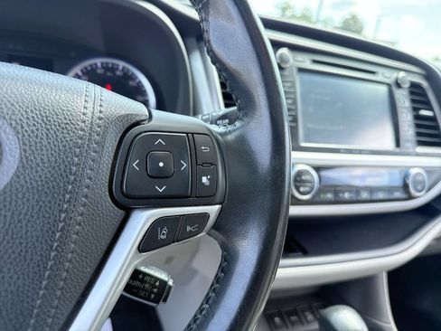 Used 2017 Toyota Highlander XLE AWD/4WD image 16