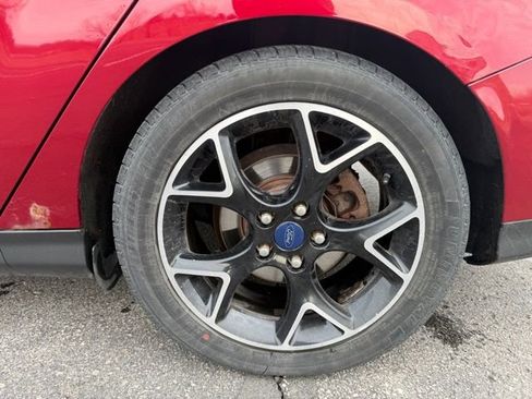 Used 2014 Ford Focus SE w/ Equipment Group 201A image 9