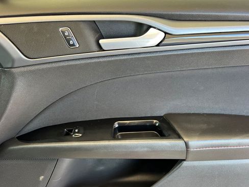 Used 2015 Ford Fusion SE FWD image 18