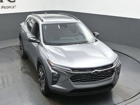 New 2026 Chevrolet Trax RS w/ Sunroof Package FWD image 25
