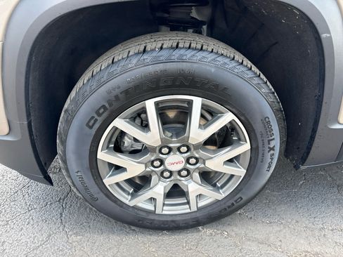 Certified 2023 GMC Acadia SLE w/ Driver Convenience Package AWD/4WD image 9