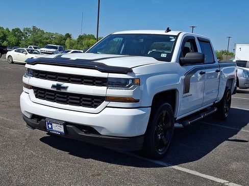 Used 2018 Chevrolet Silverado 1500 Custom w/ Custom Value Package AWD/4WD image 5