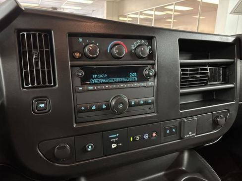 Used 2025 Chevrolet Express 3500 LT w/ LT Preferred Equipment Group RWD image 7