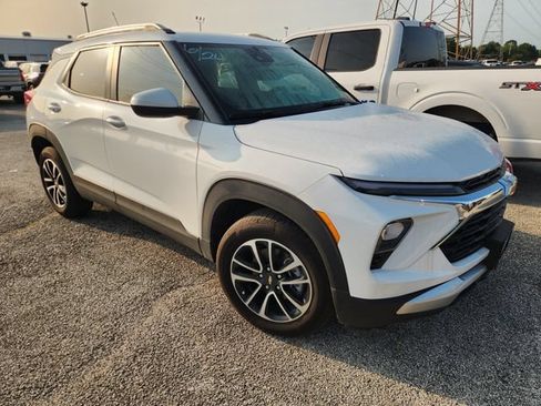 Used 2026 Chevrolet TrailBlazer LT w/ LT Cold Weather Package FWD image 1