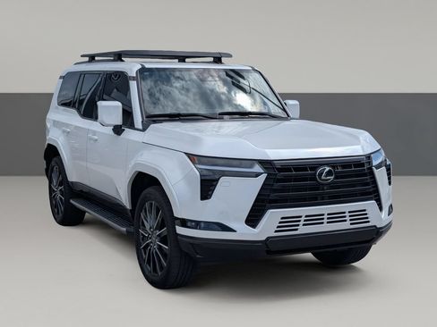 Used 2024 Lexus GX 550 w/ Cold Area Package AWD/4WD image 2