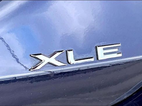 Used 2021 Toyota Avalon XLE w/ Carpet Mat Package (TMS) image 8