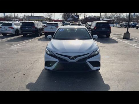 Used 2024 Toyota Camry SE w/ Convenience Package image 3