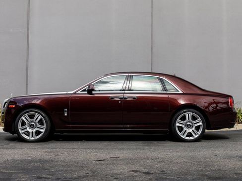 Used 2016 Rolls-Royce Ghost image 2