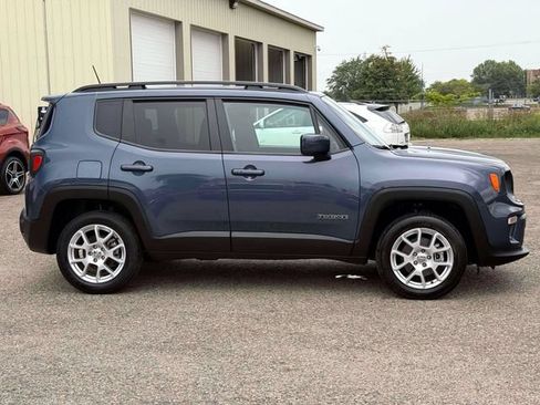 Used 2021 Jeep Renegade Latitude w/ Convenience Group AWD/4WD image 3