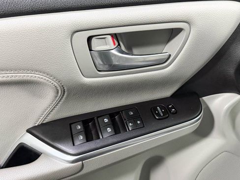 Used 2017 Toyota Camry XLE image 28