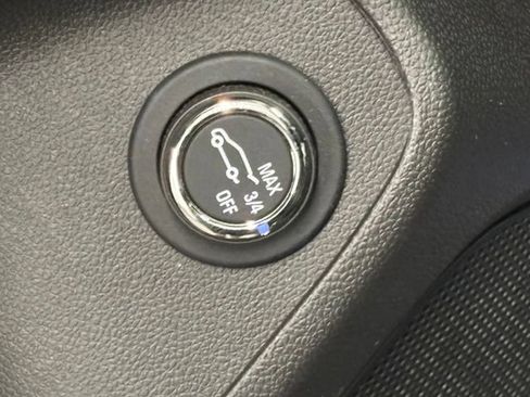 Used 2025 Chevrolet TrailBlazer ACTIV w/ Convenience Package FWD image 16