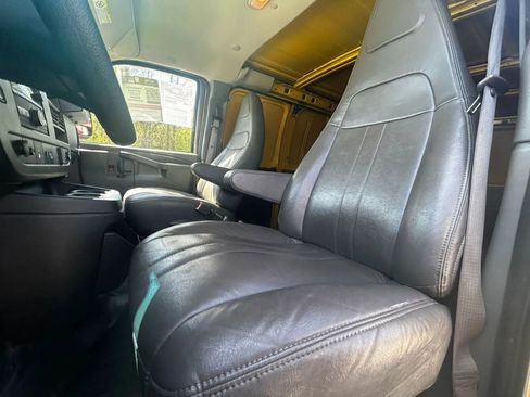 Used 2023 Chevrolet Express 2500 RWD image 18