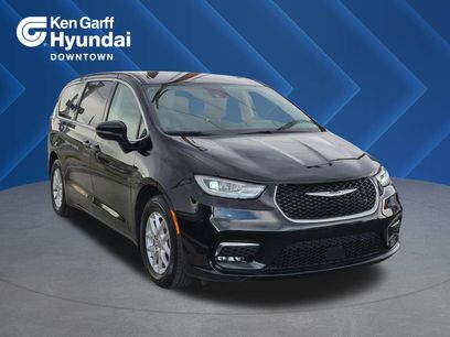 Used 2024 Chrysler Pacifica Touring-L