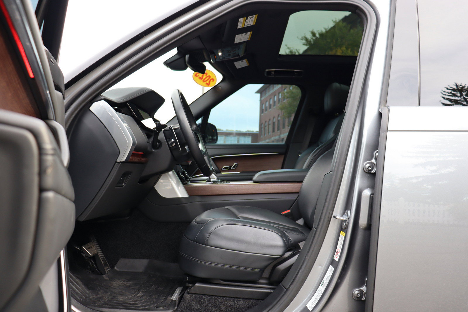 Used 2023 Land Rover Range Rover SE AWD/4WD image 11