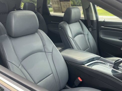 Used 2019 Buick Enclave Essence AWD/4WD image 39