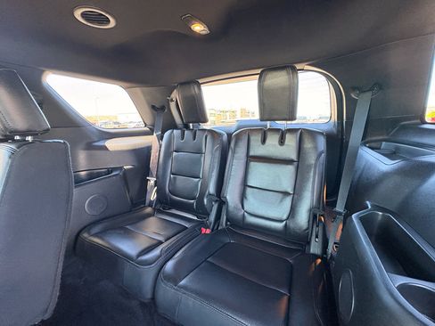 Used 2017 Ford Explorer XLT w/ Equipment Group 202A AWD/4WD image 15