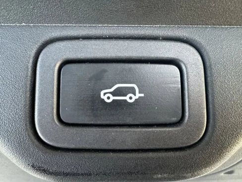 Used 2018 Land Rover Range Rover HSE image 50