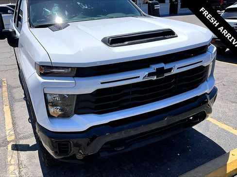 Used 2024 Chevrolet Silverado 2500 Custom w/ Custom Value Package AWD/4WD image 32