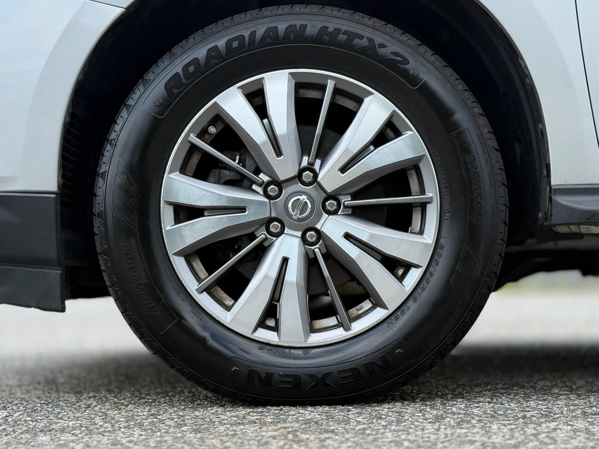 Used 2018 Nissan Pathfinder SV AWD/4WD image 31