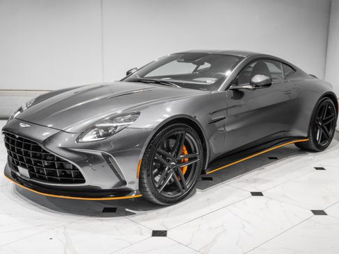 Used 2025 Aston Martin V8 Vantage Coupe RWD image 37