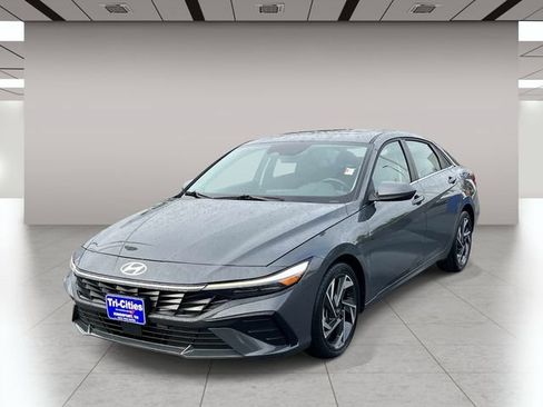 Used 2025 Hyundai Elantra SEL FWD image 8