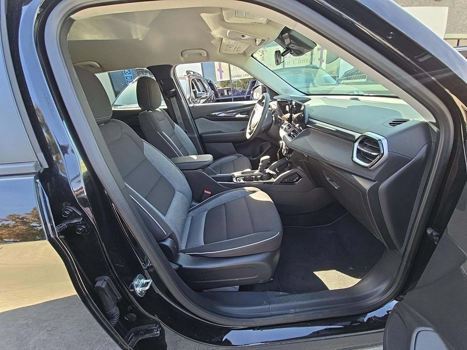 Used 2025 Chevrolet TrailBlazer LT FWD image 8