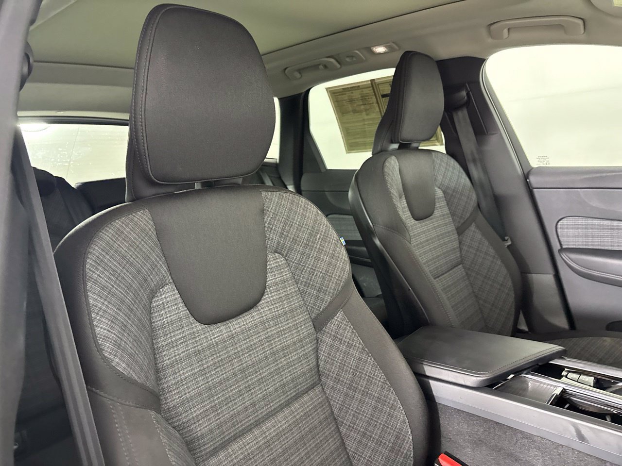 Used 2024 Volvo XC60 B5 Core AWD/4WD image 30
