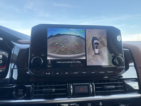 Used 2025 Nissan Pathfinder Platinum image 47