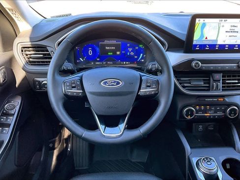 Used 2022 Ford Escape SEL image 5