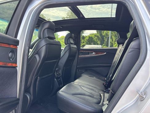 Used 2019 Lincoln Nautilus Reserve FWD image 11