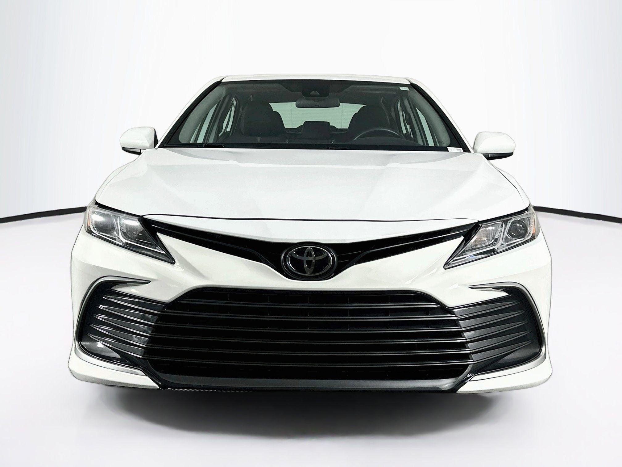 Used 2022 Toyota Camry LE w/ Carpet Mat Package (TMS) FWD image 2