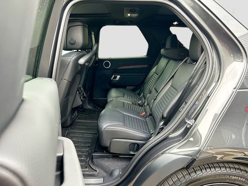 New 2025 Land Rover Discovery Dynamic SE image 15