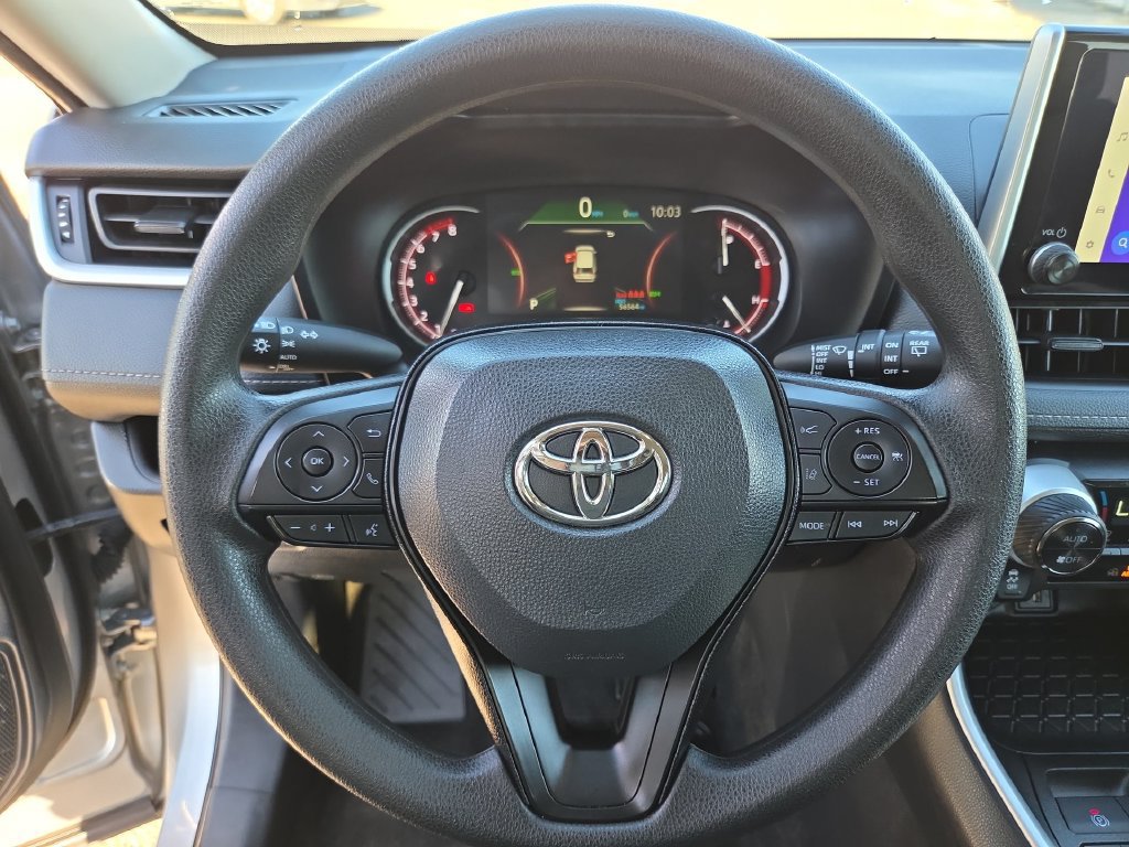 Used 2025 Toyota RAV4 XLE FWD image 21