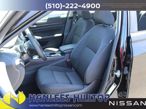 Used 2025 Nissan Altima 2.5 SV FWD image 12