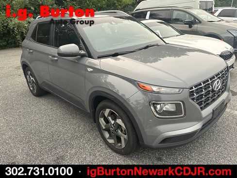 Used 2022 Hyundai Venue SEL FWD image 4
