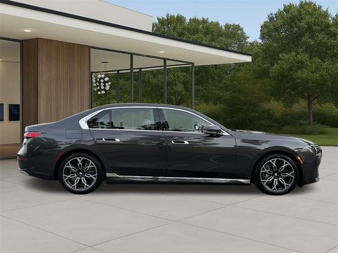 Used 2025 BMW i7 eDrive50 image 6