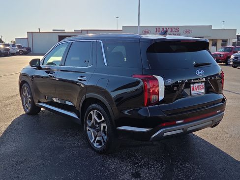 Used 2024 Hyundai Palisade SEL w/ Premium Package FWD image 3