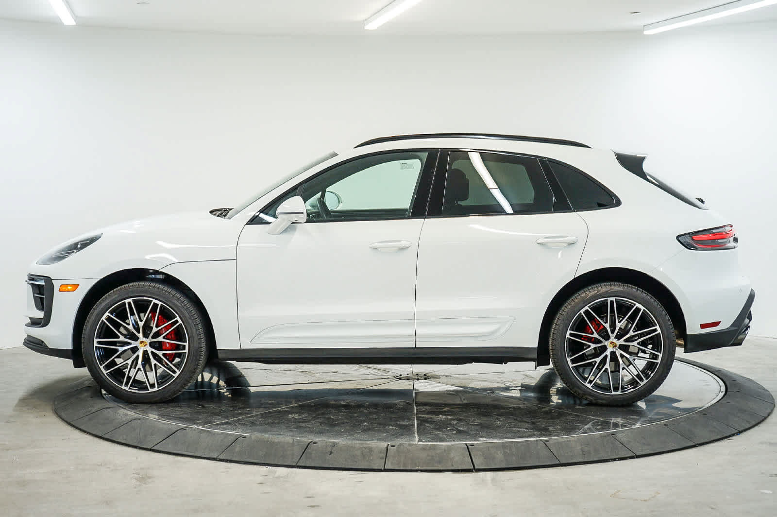 Certified 2026 Porsche Macan S AWD/4WD image 2