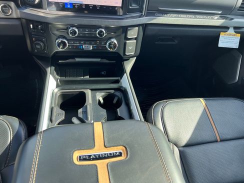 Used 2024 Ford F250 Platinum image 35