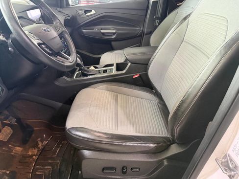 Used 2019 Ford Escape SE image 14