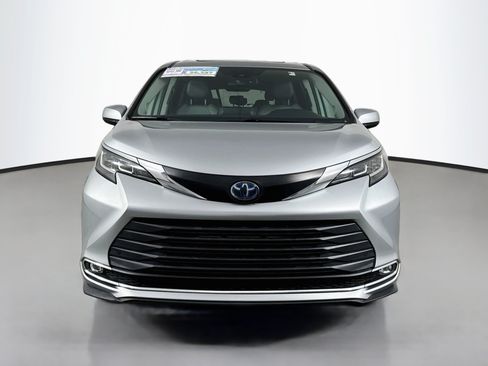 Certified 2021 Toyota Sienna XLE w/ XLE Plus Package FWD image 2