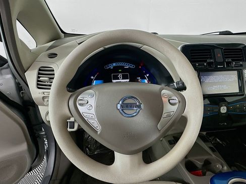 Used 2011 Nissan Leaf SL w/ Eco Design Pkg image 12