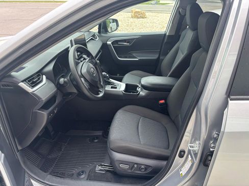 Used 2025 Toyota RAV4 XLE AWD/4WD image 9