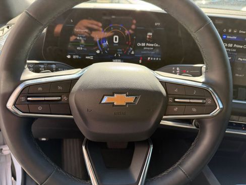 Used 2025 Chevrolet Equinox LT image 27