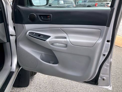 Used 2015 Toyota Tacoma 4x4 Access Cab w/ Convenience Package image 21