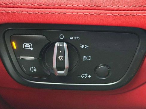 Certified 2022 Bentley Bentayga image 33