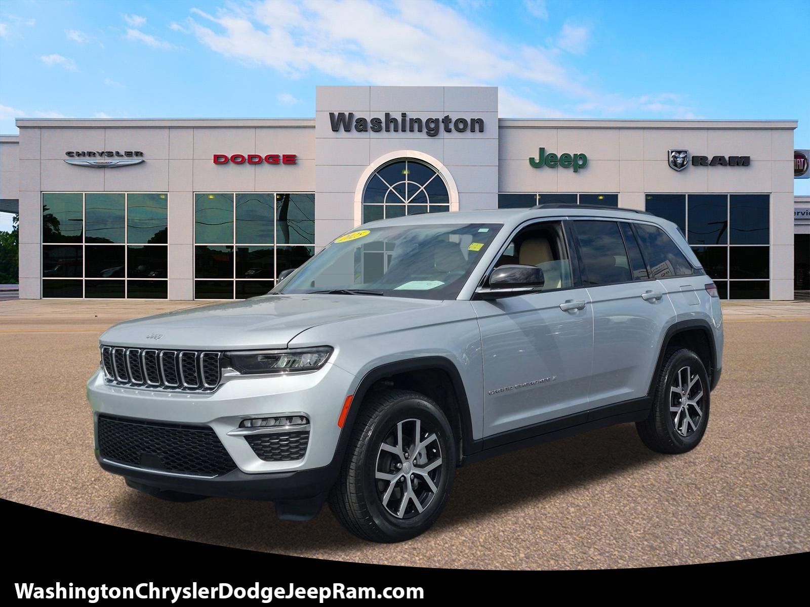 Used 2025 Jeep Grand Cherokee Limited w/ Trailer Tow Package AWD/4WD image 1