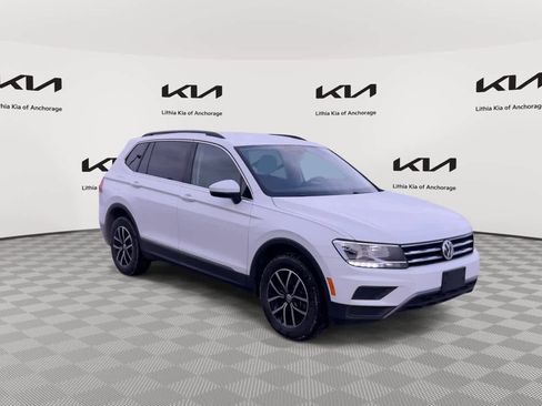 Used 2021 Volkswagen Tiguan SE image 2